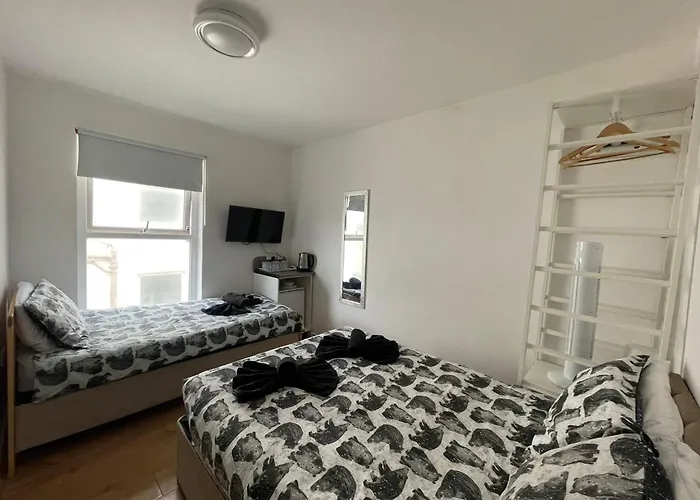 Ariana House Hotel-Families And Couples Only