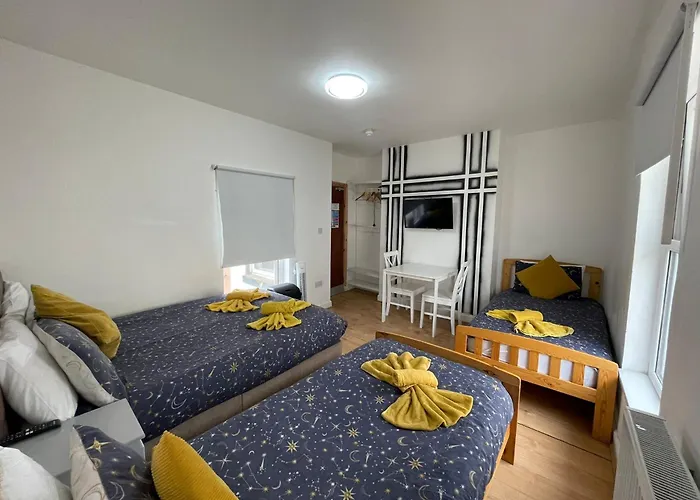 Ariana House Hotel-Families And Couples Only