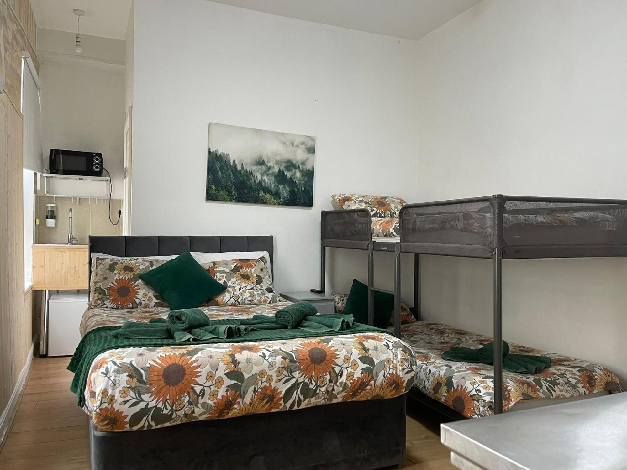 Ariana House Hotel-families And Couples Only *