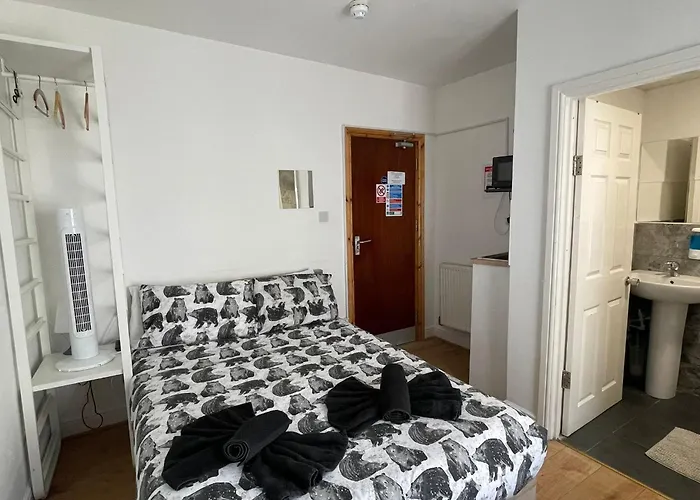 Ariana House Hotel-Families And Couples Only