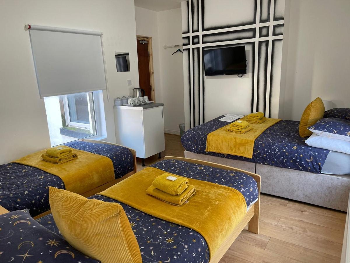 Ariana House Hotel-families And Couples Only Блэкпул