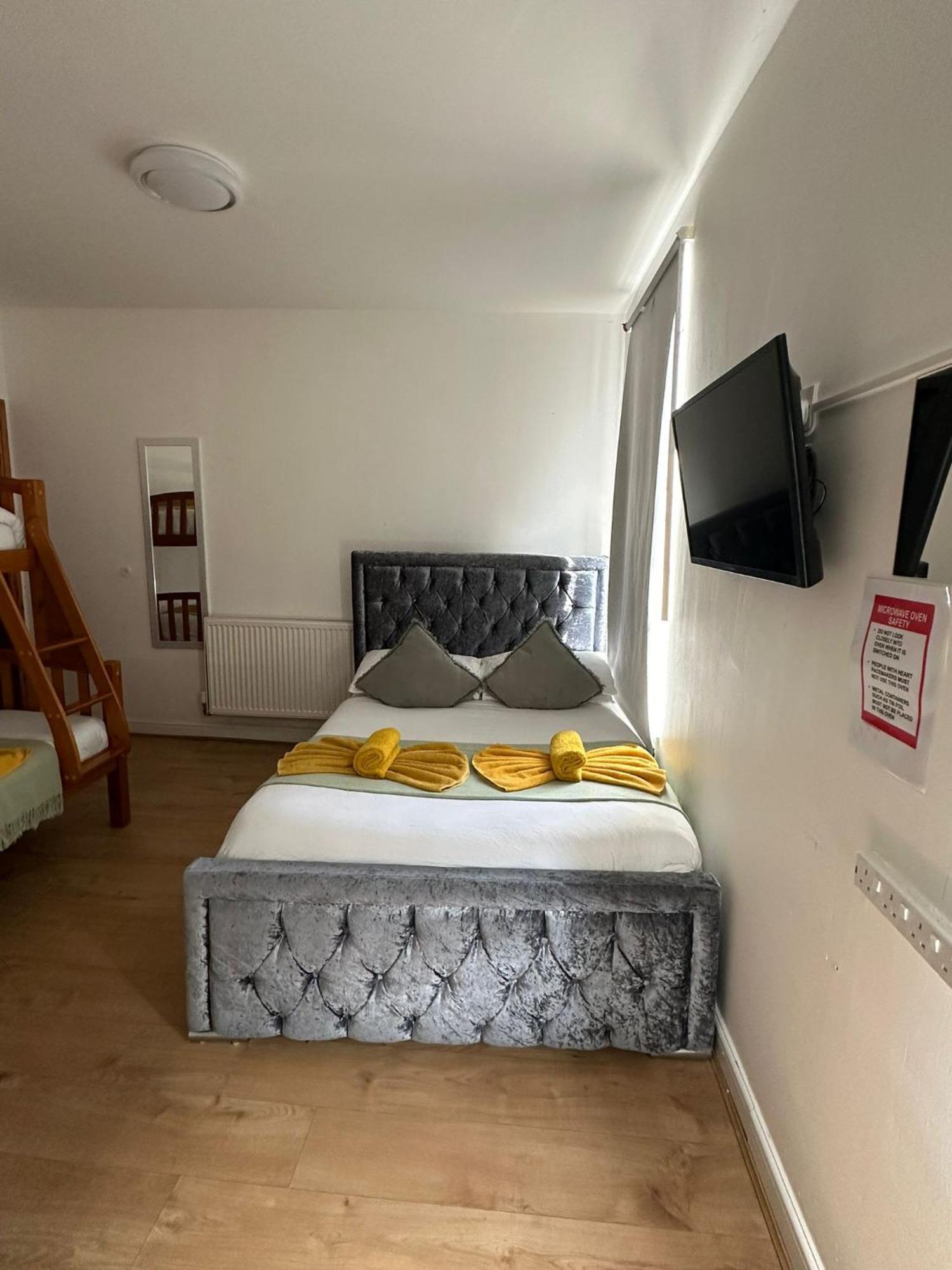 Casa de hóspedes Ariana House Hotel-families And Couples Only *