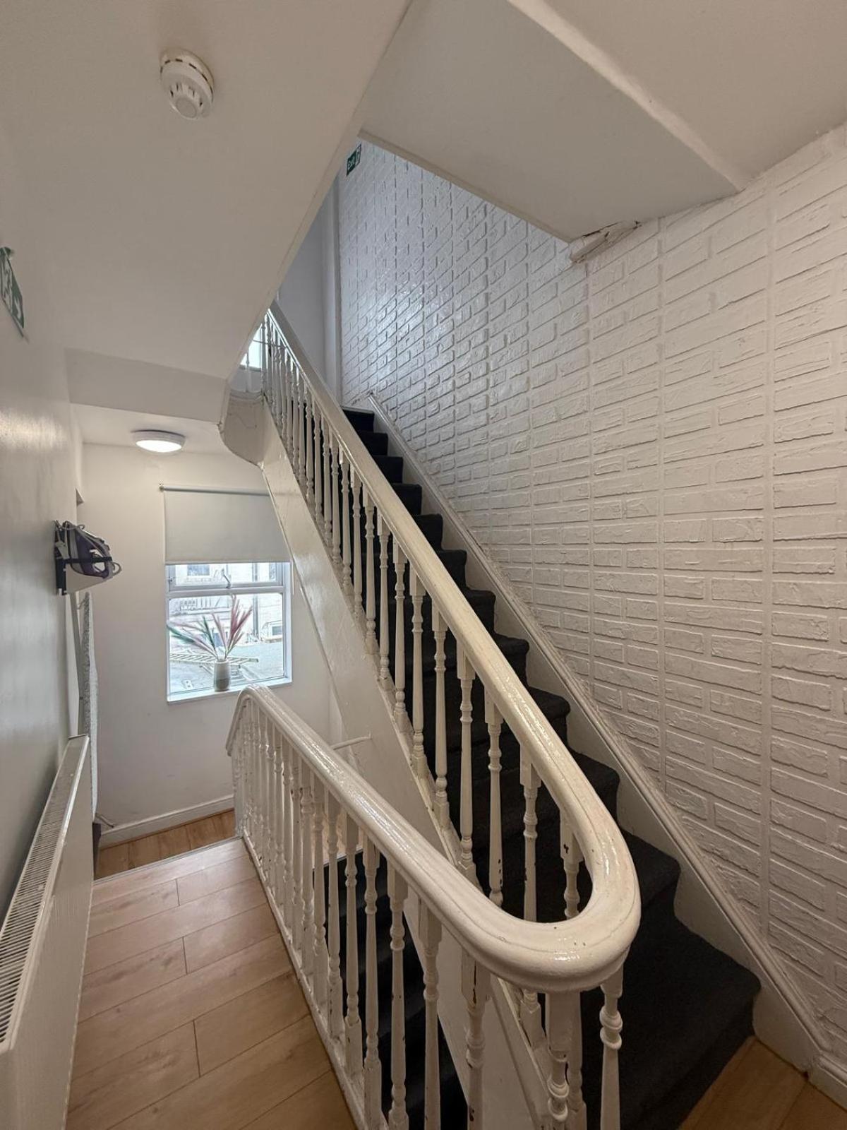 Гостевой дом Ariana House Hotel-families And Couples Only *