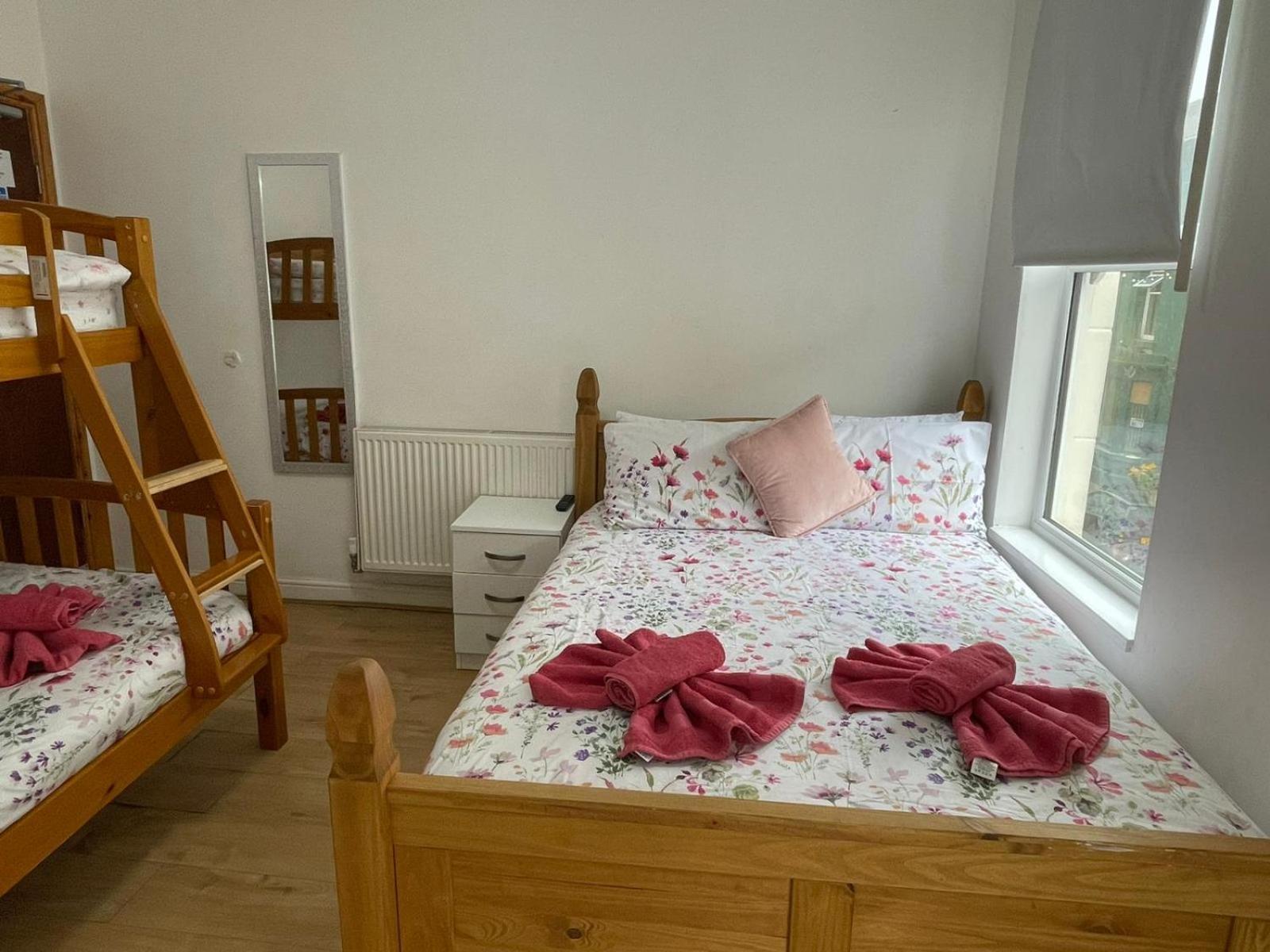 Casa de hóspedes Ariana House Hotel-families And Couples Only
