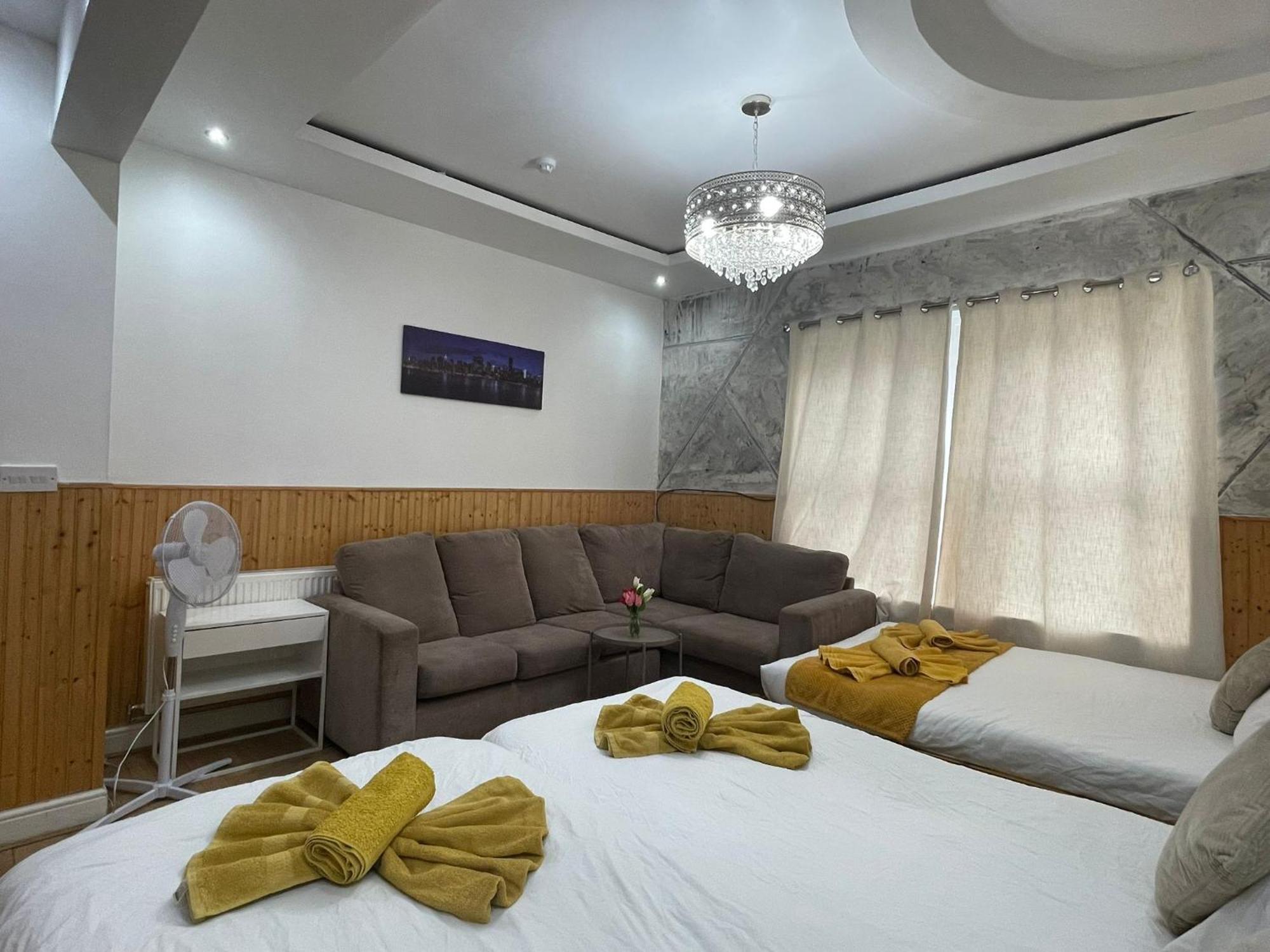 Ariana House Hotel-families And Couples Only * Блэкпул