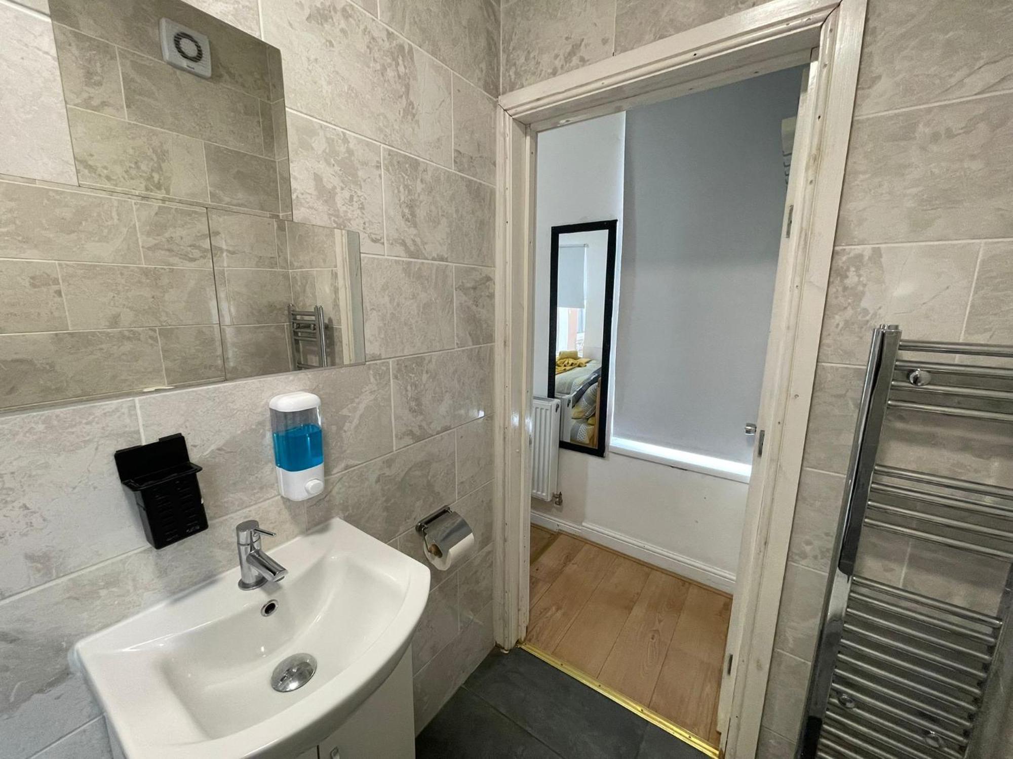 Ariana House Hotel-families And Couples Only Блэкпул