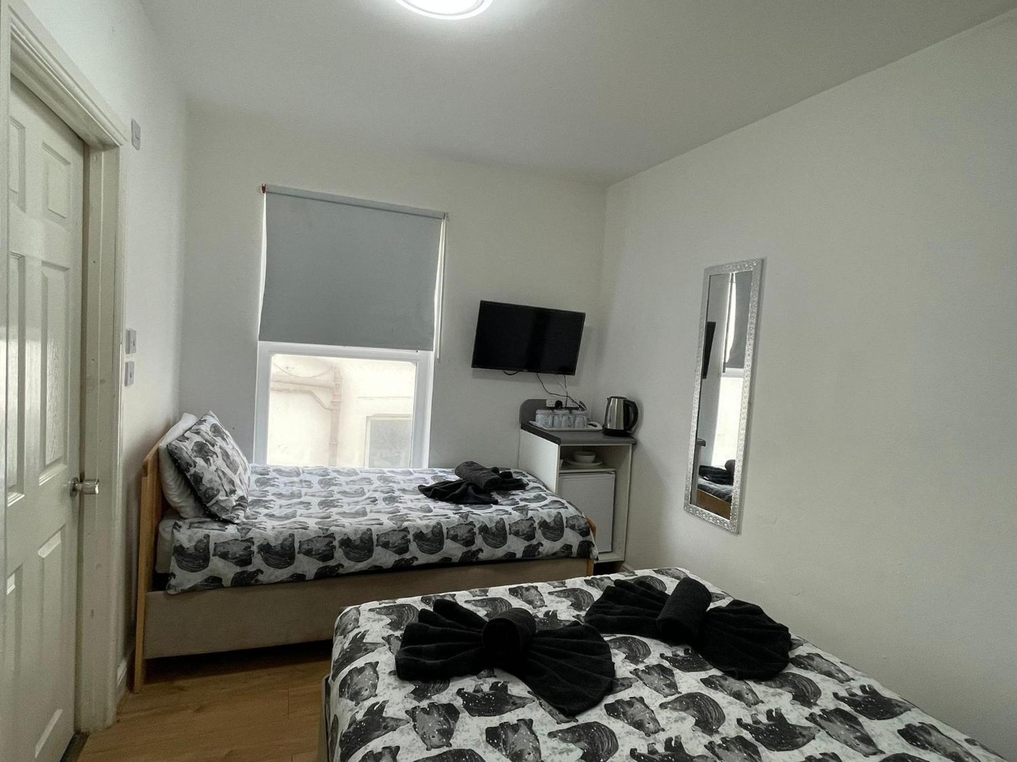 Ariana House Hotel-families And Couples Only * Блэкпул
